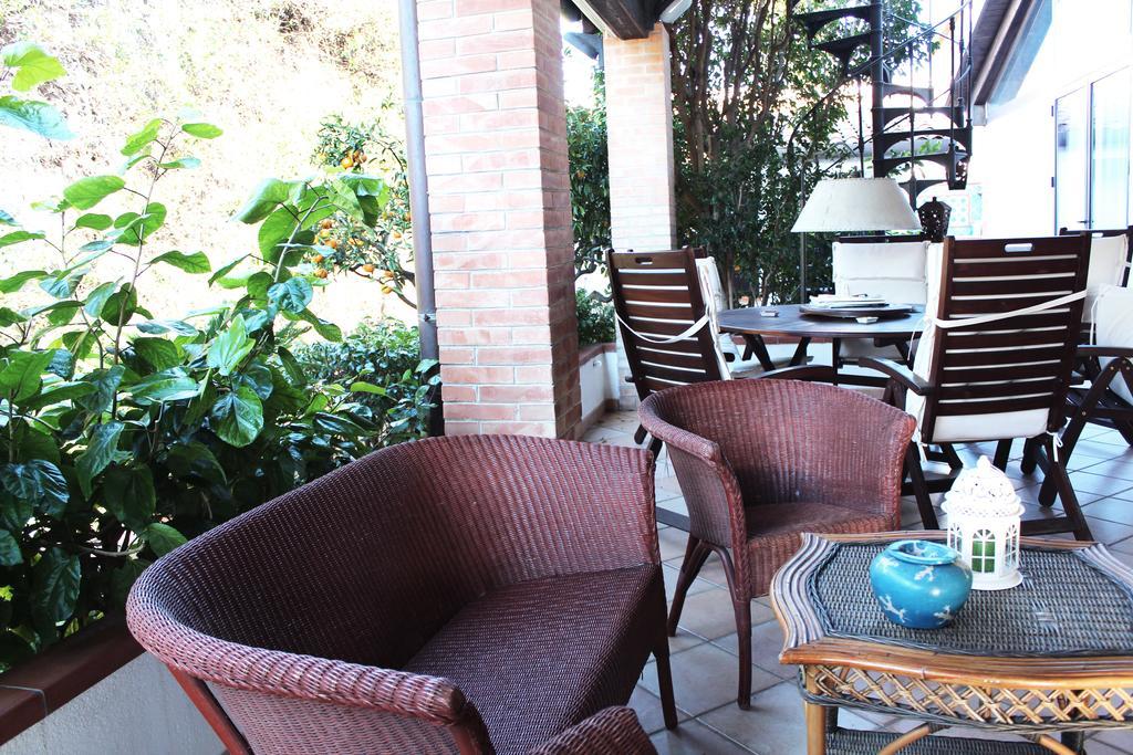 B&B Casa Chinaski มอนเดลโล ภายนอก รูปภาพ