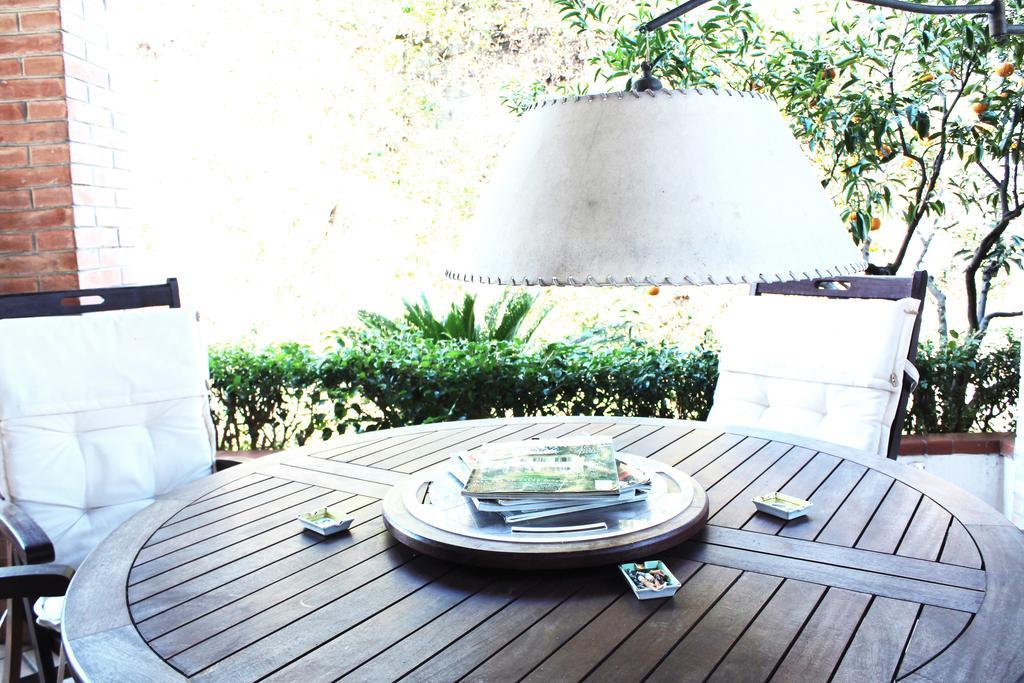 B&B Casa Chinaski มอนเดลโล ภายนอก รูปภาพ