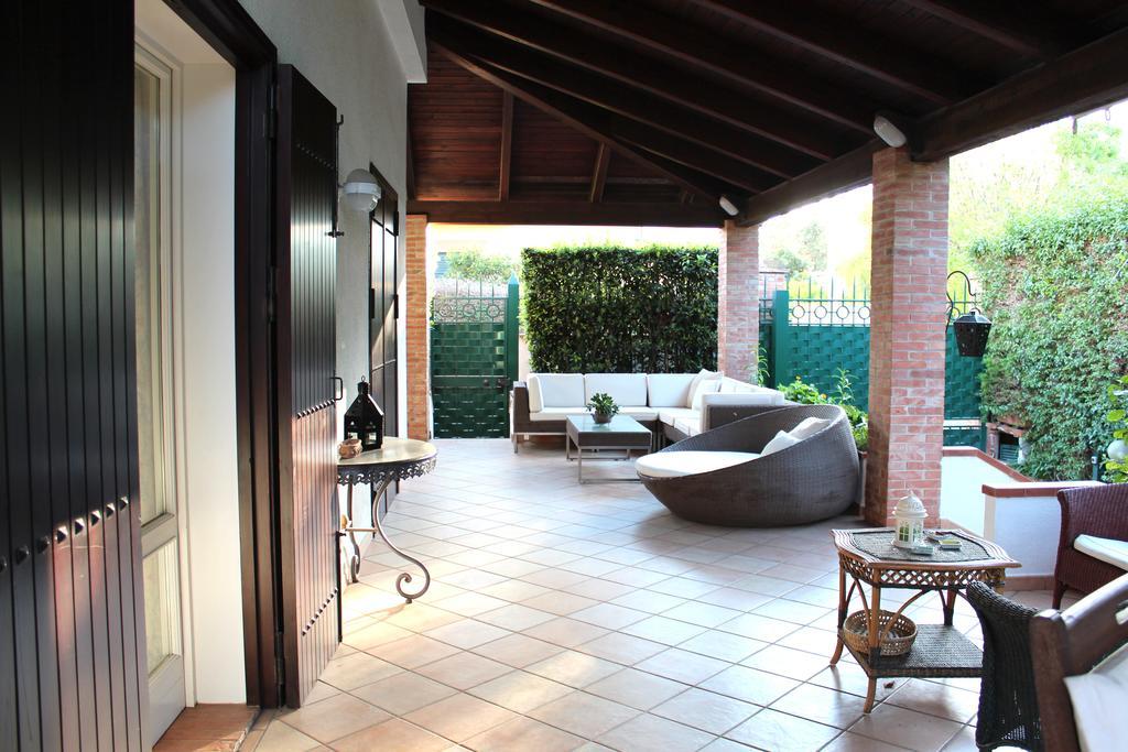 B&B Casa Chinaski มอนเดลโล ภายนอก รูปภาพ