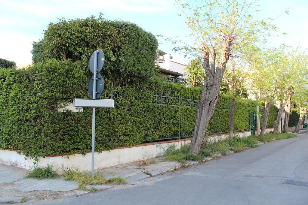 B&B Casa Chinaski มอนเดลโล ภายนอก รูปภาพ
