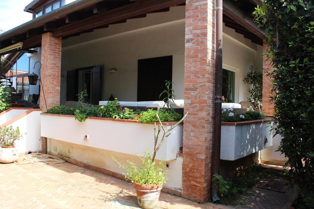 B&B Casa Chinaski มอนเดลโล ภายนอก รูปภาพ