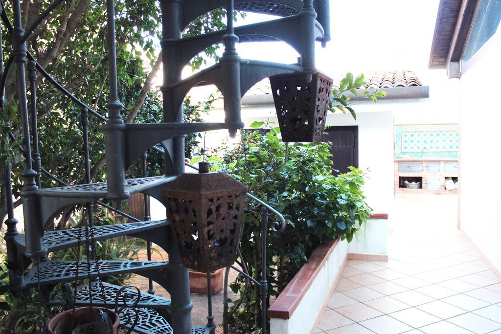 B&B Casa Chinaski มอนเดลโล ภายนอก รูปภาพ
