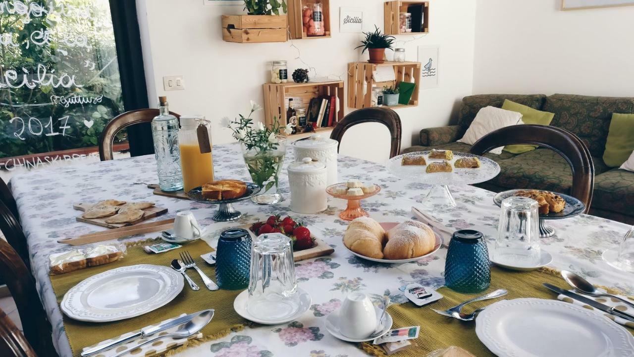 B&B Casa Chinaski มอนเดลโล ภายนอก รูปภาพ